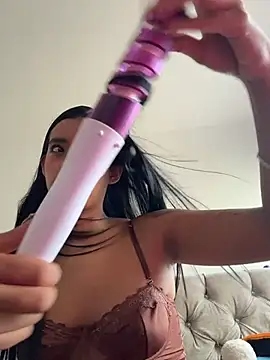 Laura fernandezII online show from November 12, 2025, 7:24 pm