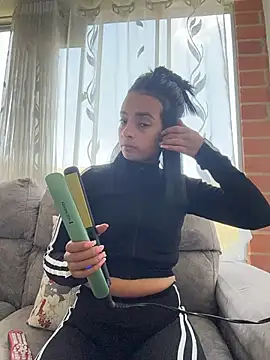 Laura fernandezII online show from February 9, 2026, 5:28 pm