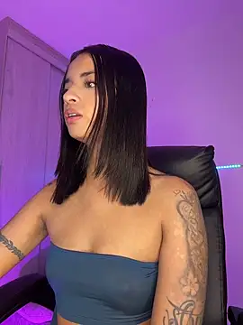 Laura fernandezII online show from April 14, 2026, 1:22 am