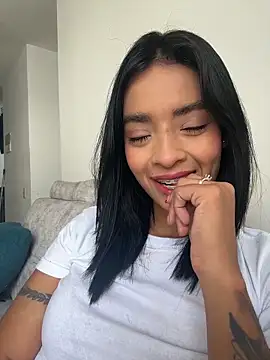 Snapshot of Laura_fernandezII chatting on May 17, 2026, 7:32 pm Laura fernandezII online show from May 17, 2026, 7:32 pm