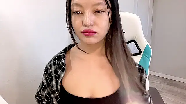 Risalynn online show from December 12, 2024, 3:43 am