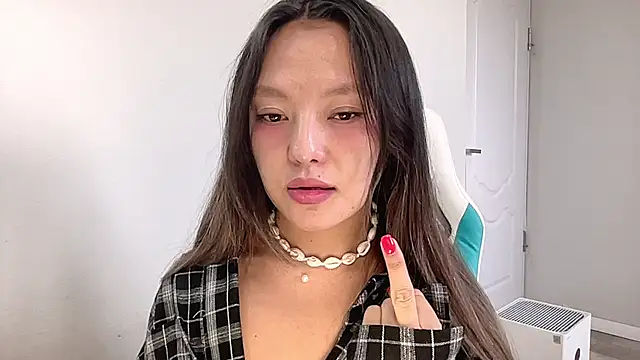 Risalynn online show from December 19, 2024, 3:40 am