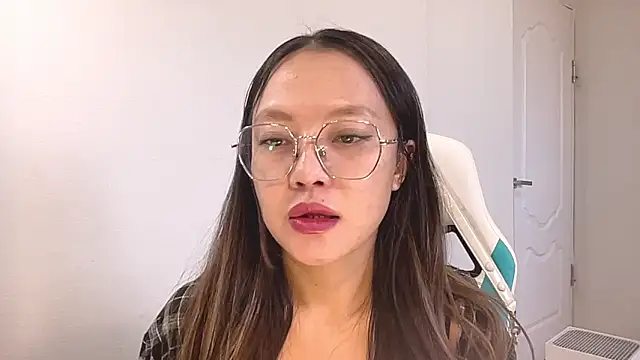 Risalynn online show from December 26, 2024, 3:49 am