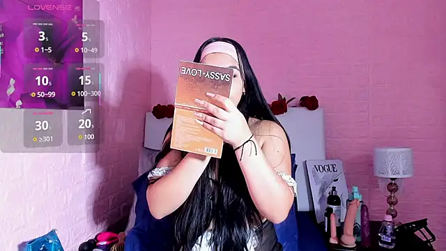 LYAA COLLINS  online show from December 5, 2025, 11:08 am