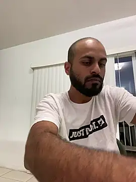 islandvybee55 online show from January 31, 2025, 11:35 pm