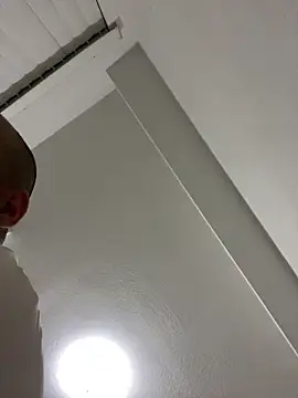 islandvybee55 online show from March 7, 2025, 4:46 am