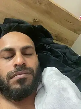 islandvybee55 online show from March 18, 2026, 8:50 am