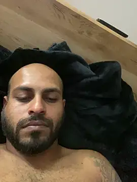 islandvybee55 online show from April 5, 2026, 3:09 pm