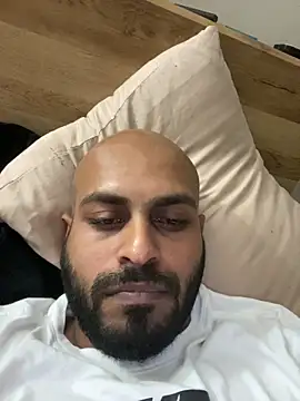 islandvybee55 online show from April 9, 2026, 2:33 pm