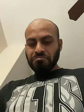 islandvybee55 online show from April 18, 2026, 5:50 pm