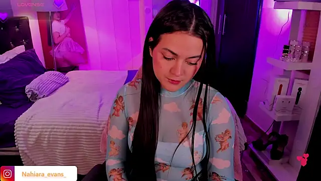 NahiaraEvans  online show from October 10, 2025, 5:39 am