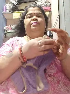 Snapshot of tamilthanushri chatting on May 3, 2026, 6:41 am tamilthanushri online show from May 3, 2026, 6:41 am