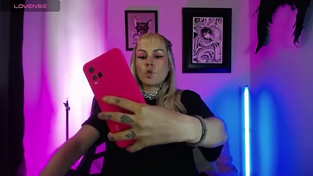 kim jeins11 online show from September 12, 2025, 9:04 pm