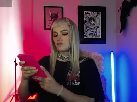 kim jeins11 online show from September 24, 2025, 4:21 pm