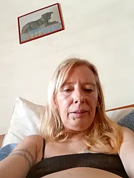 Ladykiss833 online show from September 30, 2025, 2:00 pm