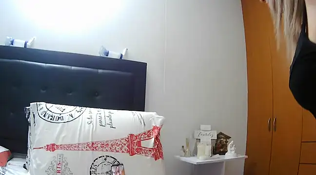 Latiinvenushot online show from January 21, 2025, 9:15 pm