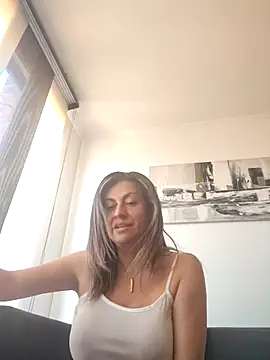 Latiinvenushot online show from March 22, 2026, 2:20 pm