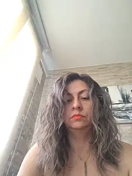 Latiinvenushot online show from June 1, 2026, 2:08 pm