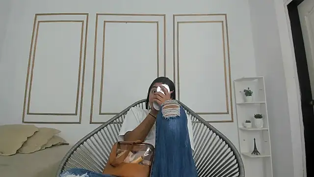 Snapshot of natalia_aguirre1 chatting on September 27, 2025, 12:21 pm natalia aguirre1 online show from September 27, 2025, 12:21 pm