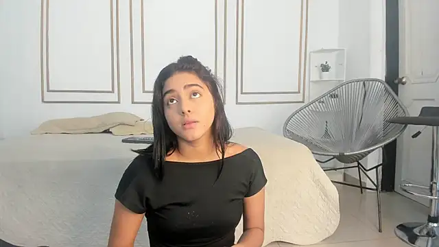 Snapshot of natalia_aguirre1 chatting on October 5, 2025, 12:14 pm natalia aguirre1 online show from October 5, 2025, 12:14 pm