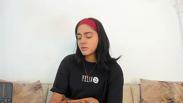 Snapshot of natalia_aguirre1 chatting on October 14, 2025, 12:28 pm natalia aguirre1 online show from October 14, 2025, 12:28 pm