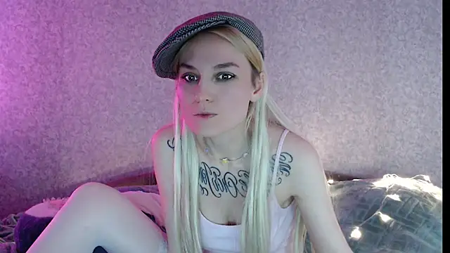 mischellemeow13 online show from December 5, 2024, 8:55 am