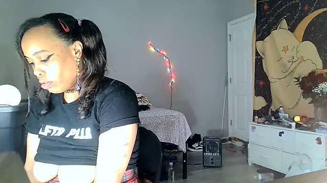 Snapshot of loveluna8 chatting on January 6, 2025, 5:49 pm loveluna8 online show from January 6, 2025, 5:49 pm