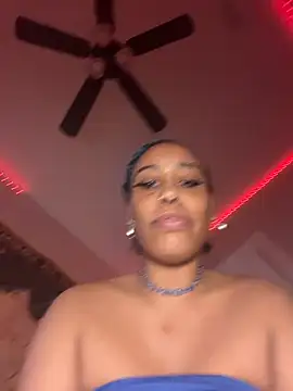 loveluna8 online show from November 4, 2025, 11:59 pm