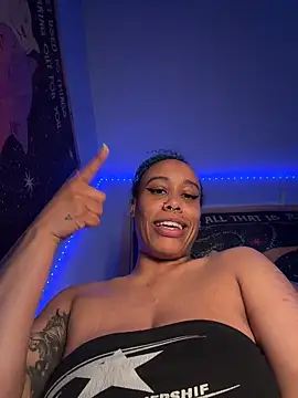 loveluna8 online show from March 9, 2026, 11:20 pm