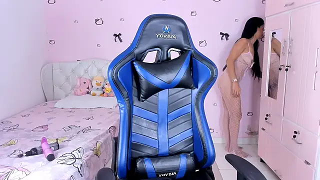 BrinaON online show from December 17, 2024, 8:32 pm