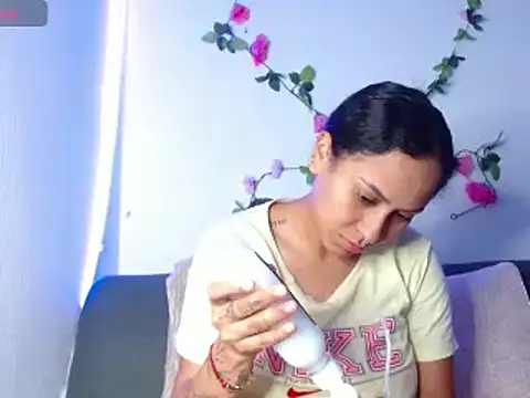 Snapshot of Cereza_horny chatting on December 4, 2024, 5:05 am Cereza horny online show from December 4, 2024, 5:05 am