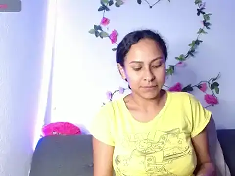 Snapshot of Cereza_horny chatting on December 6, 2024, 5:20 am Cereza horny online show from December 6, 2024, 5:20 am