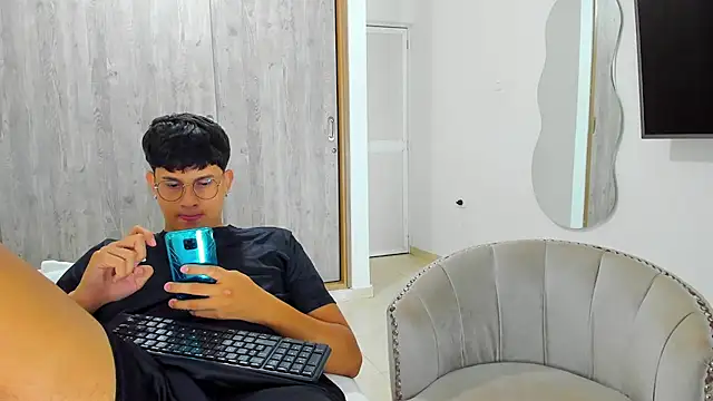 kittyandrick online show from December 4, 2024, 7:17 am