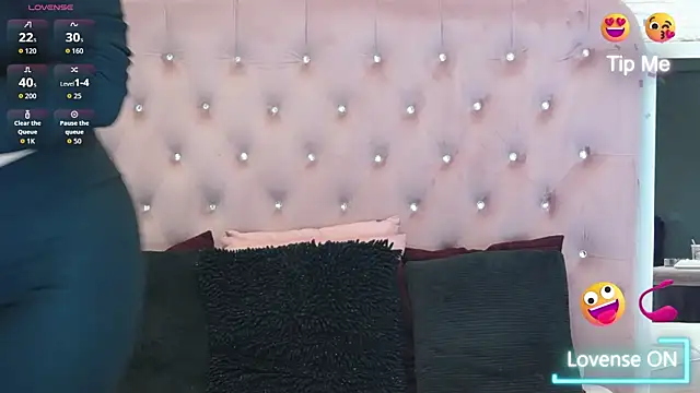 KikiSweet08 online show from September 23, 2025, 4:15 am