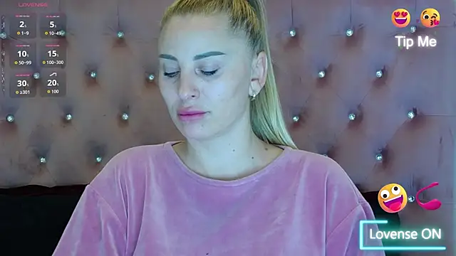 KikiSweet08 online show from November 22, 2025, 5:17 am