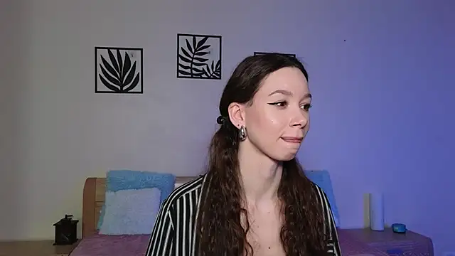 katycrown online show from March 13, 2025, 7:06 pm