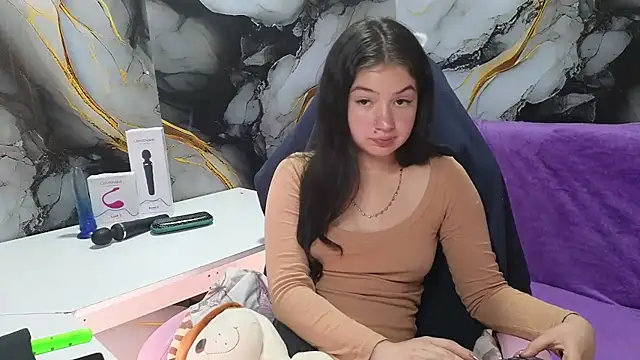 lilimini032 online show from February 16, 2026, 8:27 pm