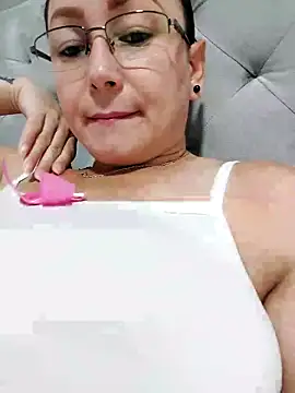 Snapshot of milly_sanchez chatting on June 3, 2026, 6:57 pm milly sanchez online show from June 3, 2026, 6:57 pm