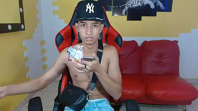 jose sexycumm online show from February 24, 2025, 8:25 pm