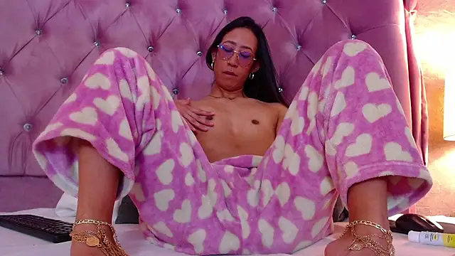 GabyPetit online show from January 11, 2025, 4:03 pm