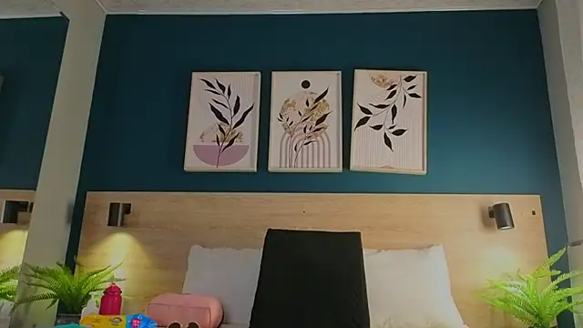 GabyPetit online show from October 31, 2025, 7:48 pm