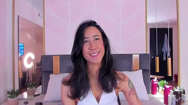 GabyPetit online show from November 9, 2025, 2:15 pm