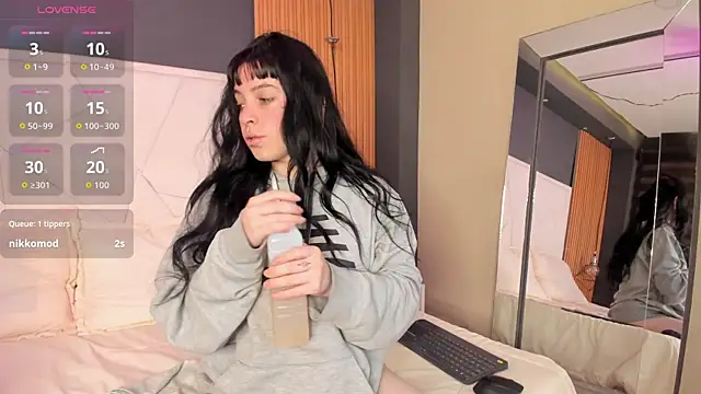 Lucy Smith2 online show from September 23, 2025, 8:45 pm