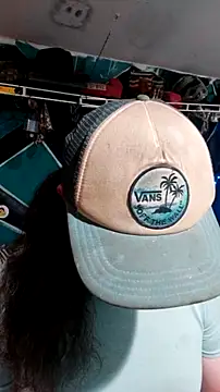 Boo-boo kittyfux online show from December 18, 2025, 11:49 am