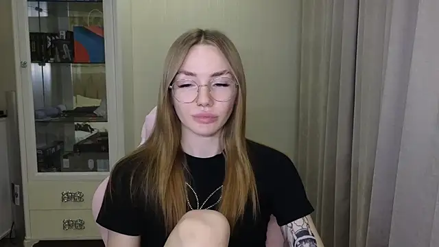 littlevildevil online show from December 3, 2024, 4:28 pm