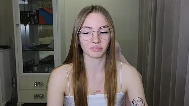 littlevildevil online show from December 5, 2024, 2:22 pm