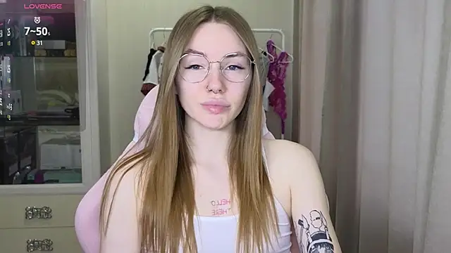 littlevildevil online show from February 21, 2025, 11:44 am