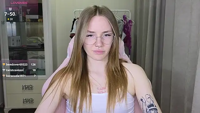 littlevildevil online show from February 21, 2025, 2:48 pm