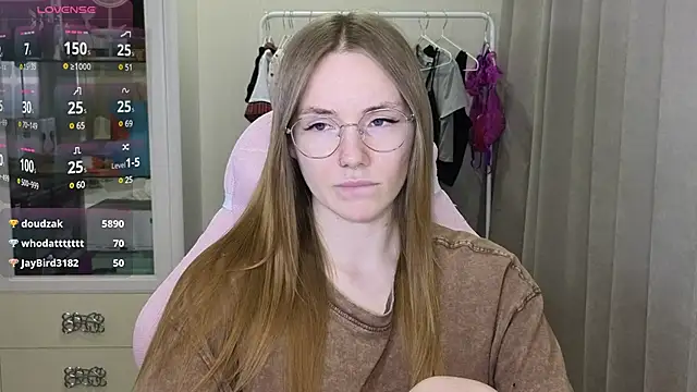 littlevildevil online show from March 5, 2025, 2:23 pm