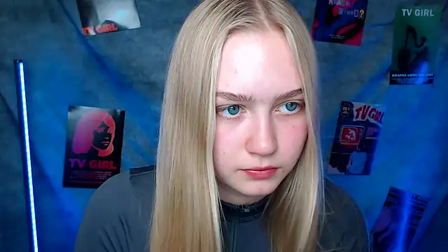 MademoiselleCl online show from October 3, 2025, 12:35 pm